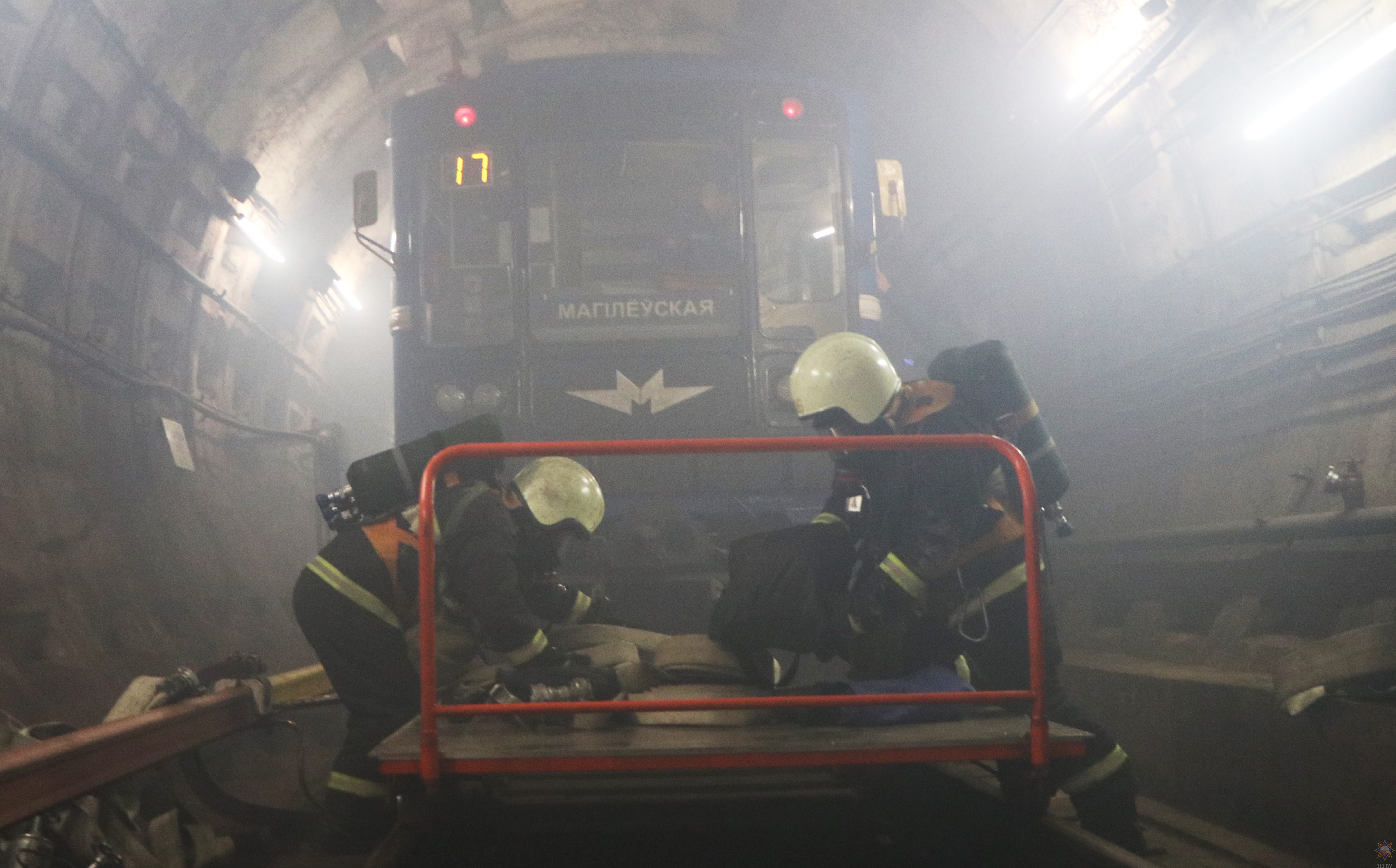Столичные спасатели провели учения в метро: работники МЧС спасли трех человек, еще 50 пассажиров были эвакуированы
