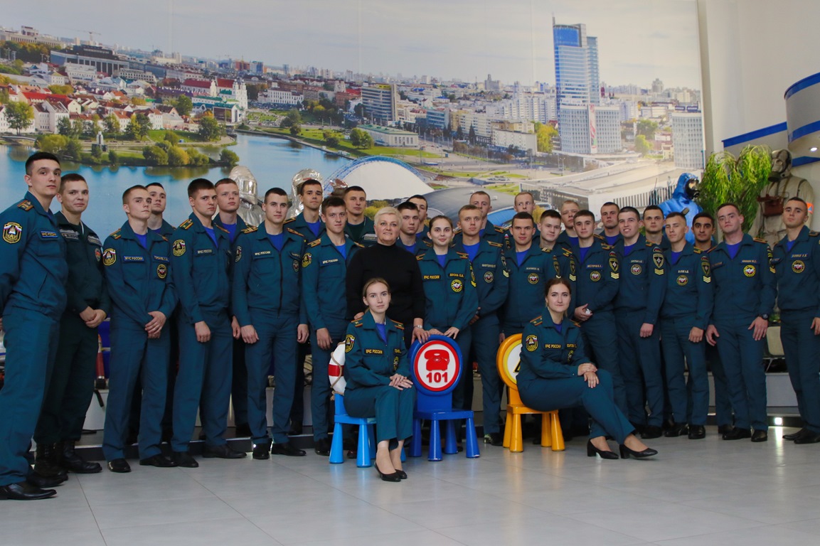 Курсанты Академии государственной противопожарной службы (г.Москва) и Санкт-Петербургского университета ГПС МЧС России посетили Музей огня