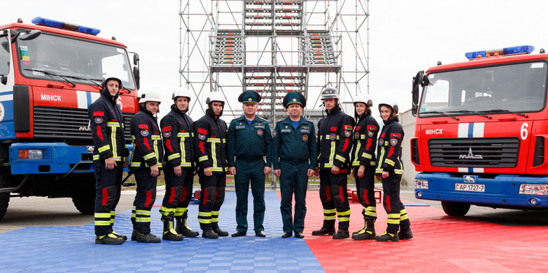 Столичные спасатели побеждают на международных соревнованиях "Сильнейший пожарный-спасатель" в Санкт-Петербурге