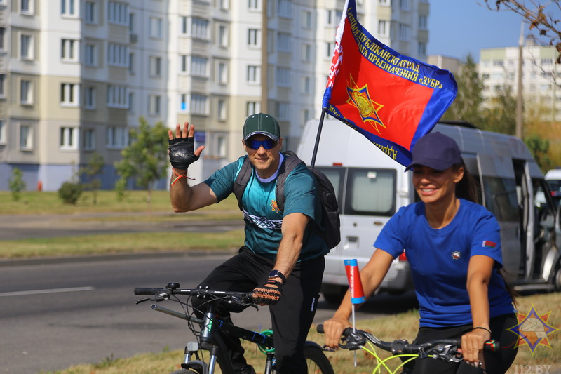 Спасатели приняли участие в велопробеге ко Дню народного единства