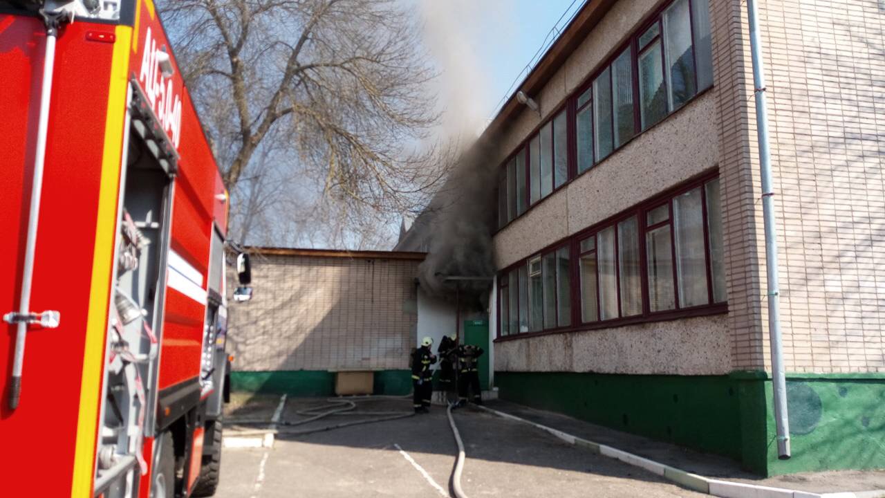 Работники МЧС ликвидировали возгорание в центре детского творчества в Минске