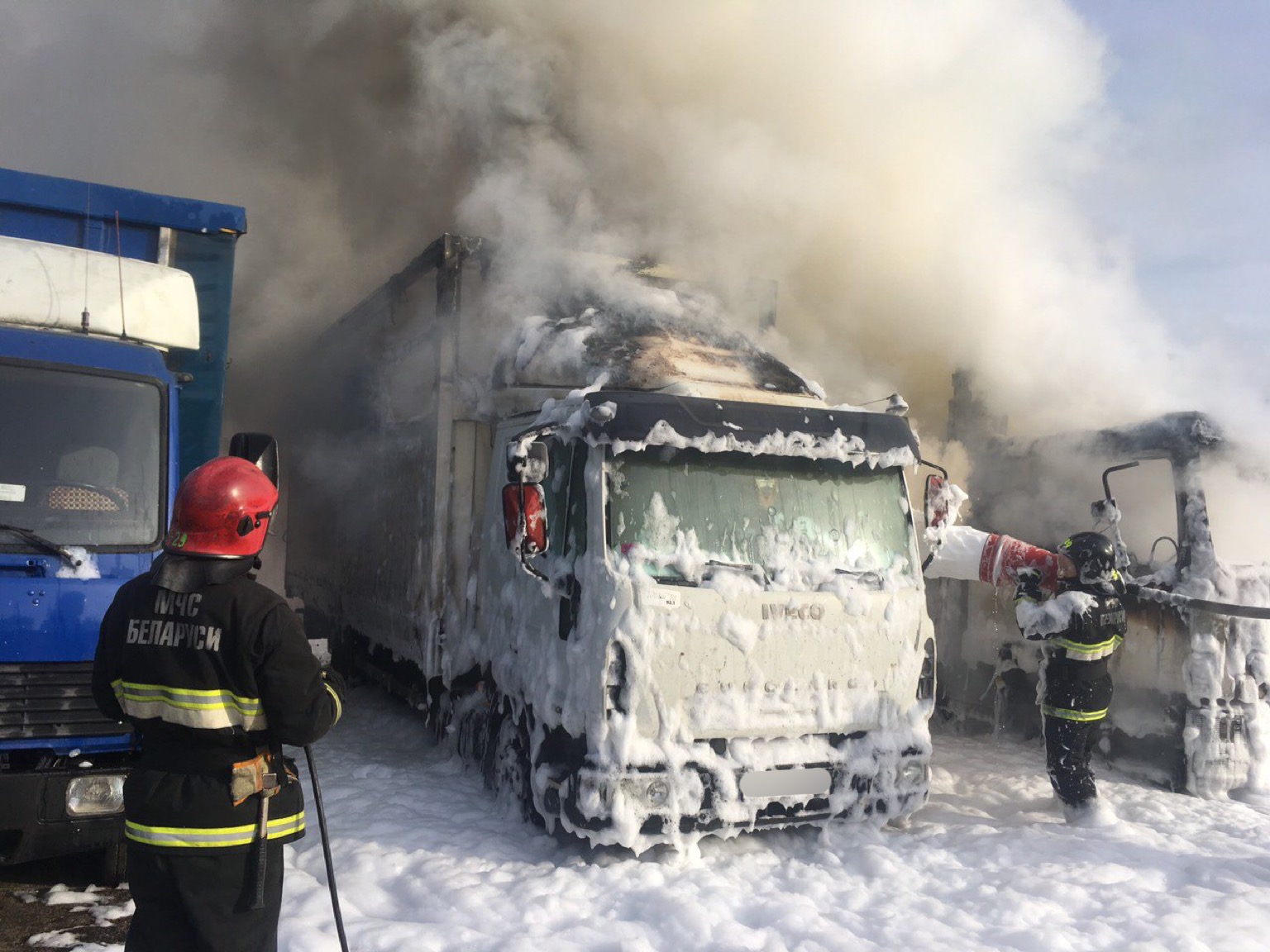 В Минске горела фура: работники МЧС ликвидировали возгорание